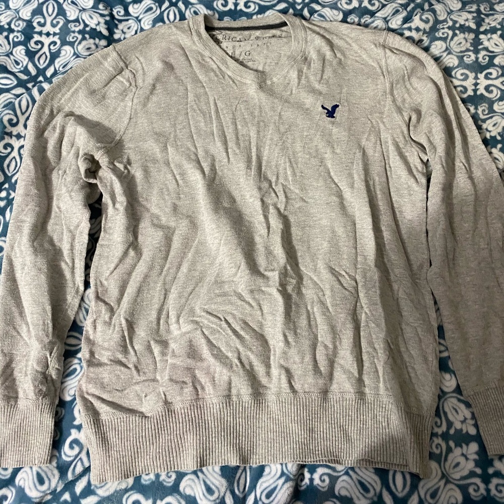 AE men’s grey sweater